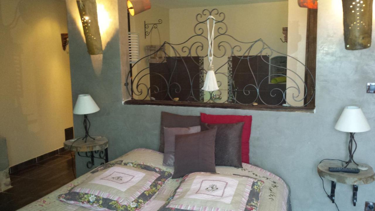 Chambres D'Hotes Secret D'Une Nuit: Vicq Guesthouse with Pool Room photo