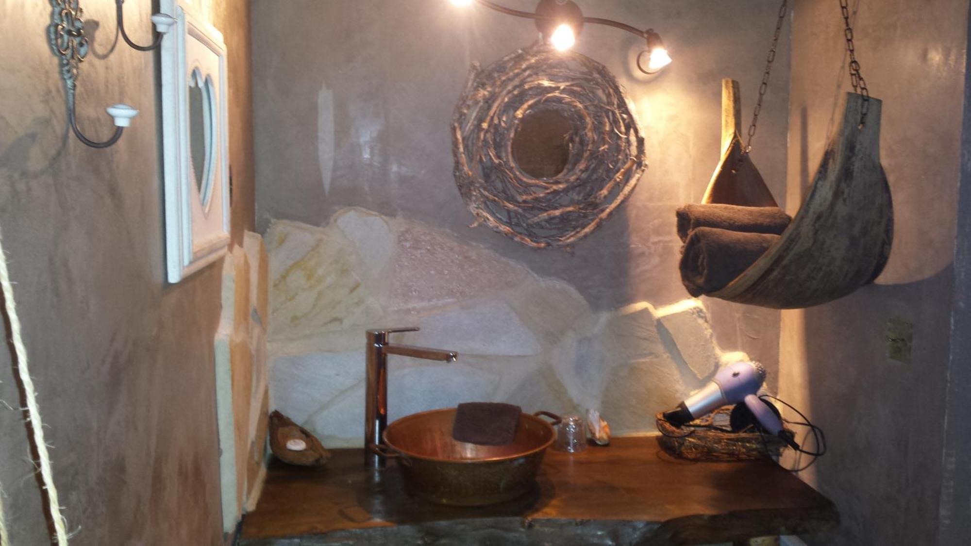Chambres D'Hotes Secret D'Une Nuit: Vicq Guesthouse with Pool Room photo