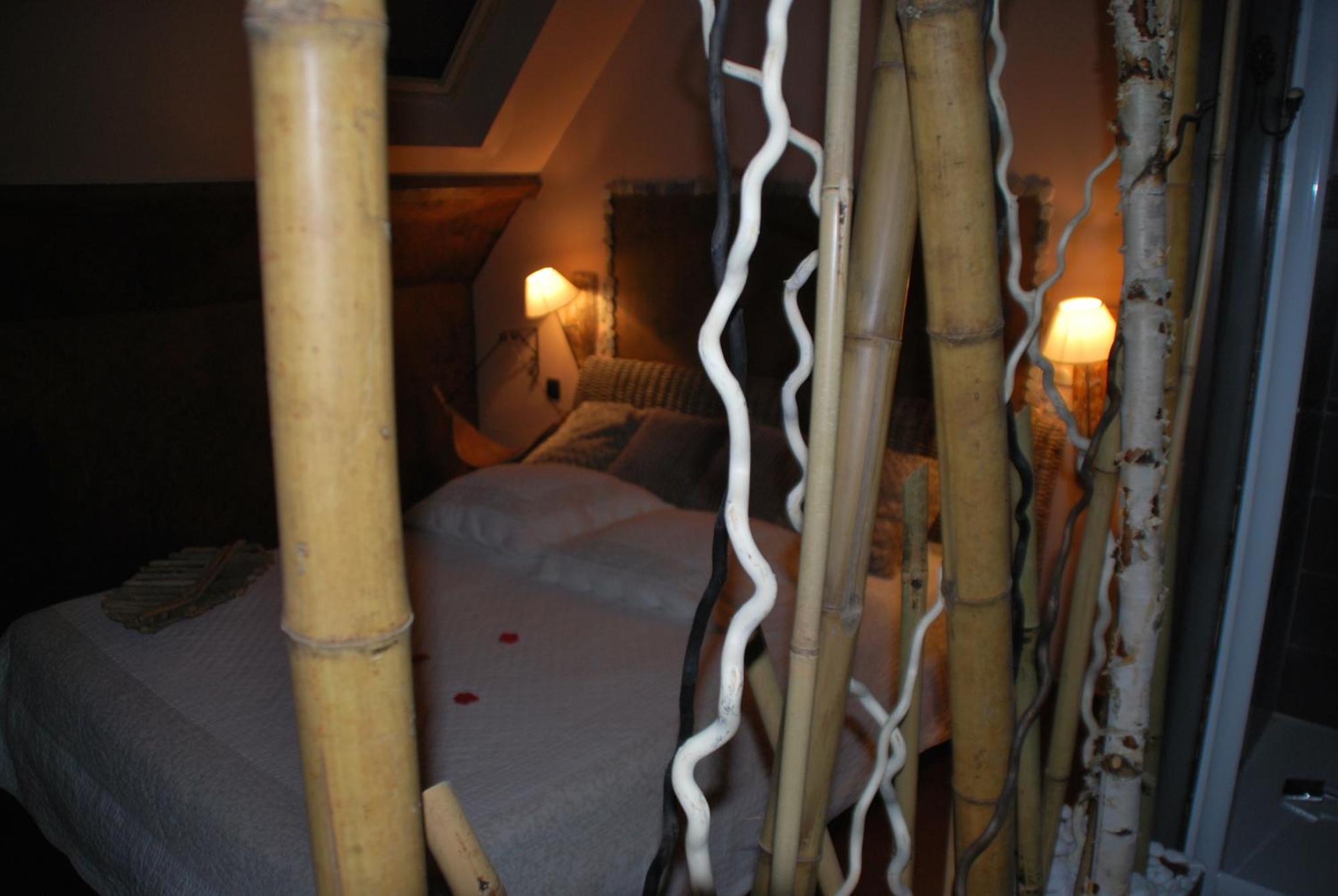 Chambres D'Hotes Secret D'Une Nuit: Vicq Guesthouse with Pool Room photo